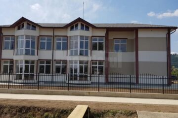 Casă nouă pentru elevii și preșcolarii din Mironu, comuna Valea Moldovei