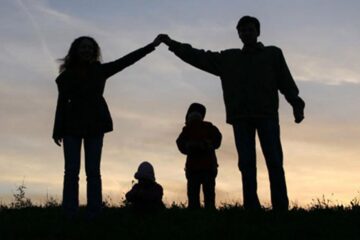 Părinții, cei dintâi și mai de preț educatori