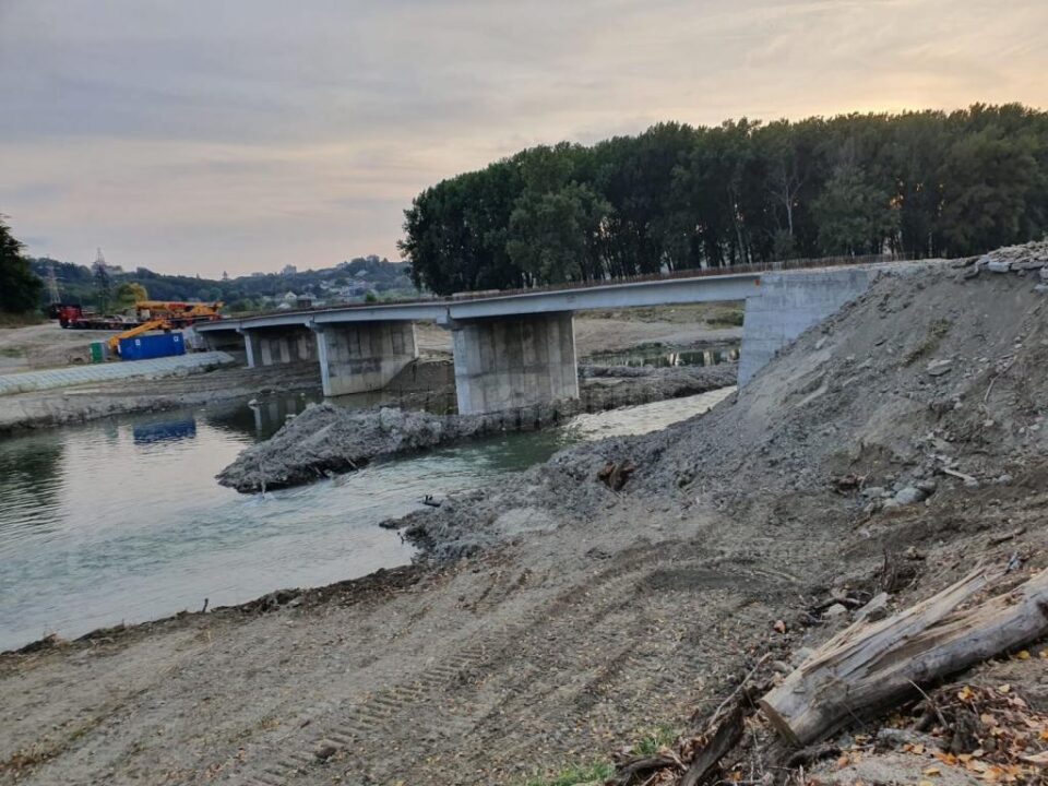 Cel de-al treilea pod peste apa Sucevei are o lungime de 104,4 m 2