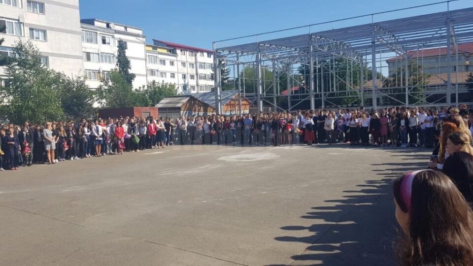 Peste 800 de elevi, dintre care 210 boboci, în noul an școlar al Colegiului de Informatică ”Spiru Haret”