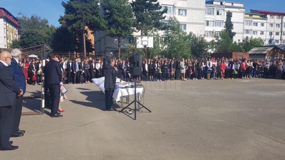 Peste 800 de elevi, dintre care 210 boboci, în noul an școlar al Colegiului de Informatică ”Spiru Haret”