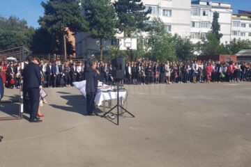 Peste 800 de elevi, dintre care 210 boboci, în noul an școlar al Colegiului de Informatică ”Spiru Haret”