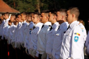 Prima defilare în uniforma militară pentru cei 120 de boboci ai Colegiului Militar din Câmpulung