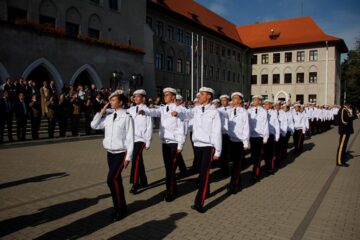 Prima defilare în uniforma militară pentru cei 120 de boboci ai Colegiului Militar din Câmpulung