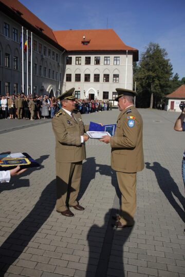 Prima defilare în uniforma militară pentru cei 120 de boboci ai Colegiului Militar din Câmpulung