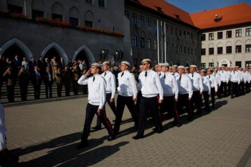 Prima defilare în uniforma militară pentru cei 120 de boboci ai Colegiului Militar din Câmpulung