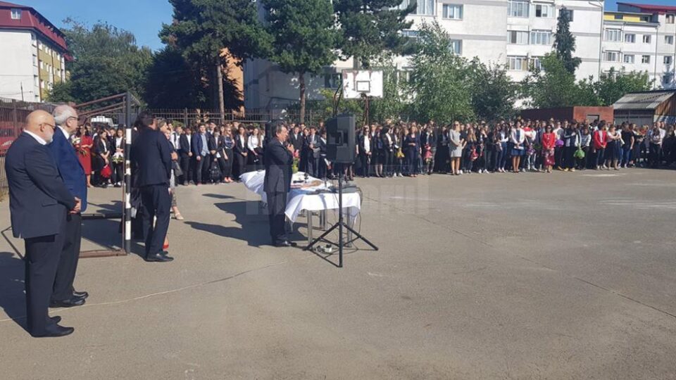 Porțile Colegiului Național de Informatică „Spiru Haret” Suceava s-au redeschis, luni, pentru cel de-al 29-lea an școlar Porțile Colegiului Național de Informatică „Spiru Haret” Suceava s-au redeschis, luni, pentru cel de-al 29-lea an școlar