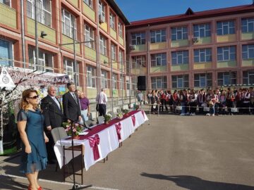Primarul Ion Lungu a participat la deschiderea anului școlar în 16 unități de învățământ, din toate cartierele Sucevei