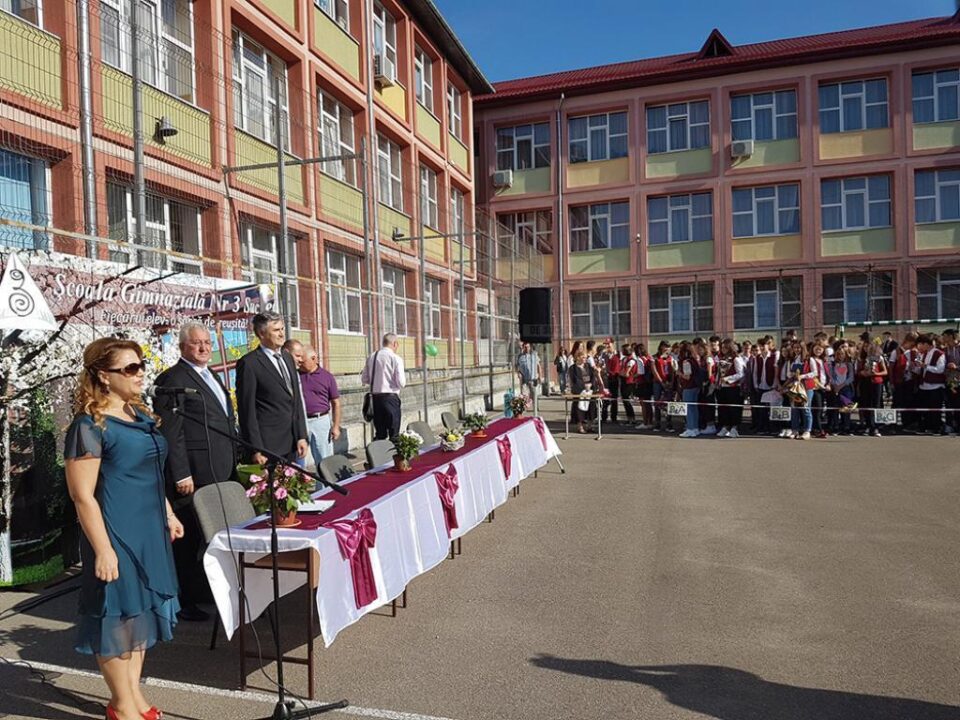 Primarul Ion Lungu a participat la deschiderea anului școlar în 16 unități de învățământ, din toate cartierele Sucevei