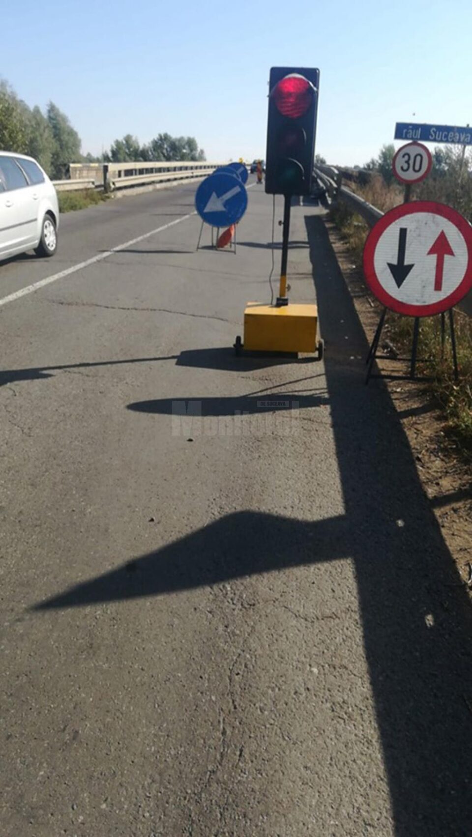 Circulația se va desfășura alternativ, pe un sens Circulația se va desfășura alternativ, pe un sens