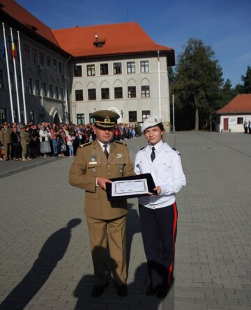 Prima defilare în uniforma militară pentru cei 120 de boboci ai Colegiului Militar din Câmpulung