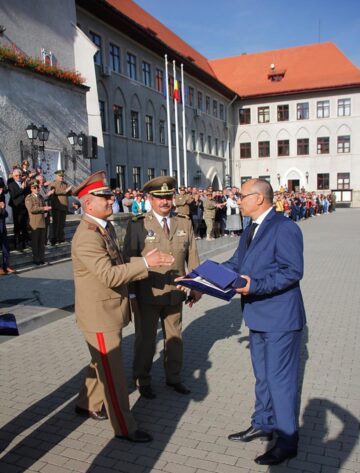Prima defilare în uniforma militară pentru cei 120 de boboci ai Colegiului Militar din Câmpulung