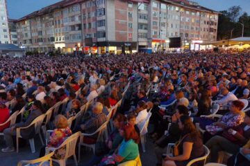 „Simfonii de toamnă”, ediția a VIII-a, un regal de muzică, lumini, culoare, virtuozitate, profesionalism