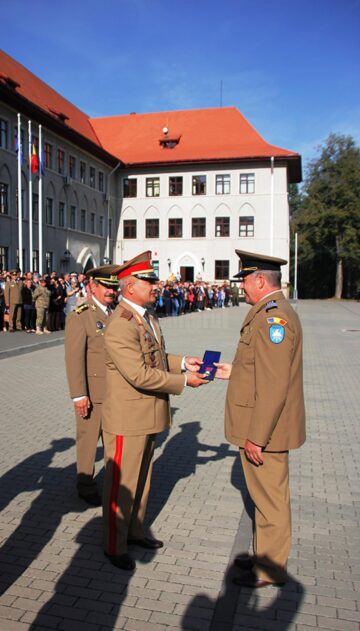 Prima defilare în uniforma militară pentru cei 120 de boboci ai Colegiului Militar din Câmpulung