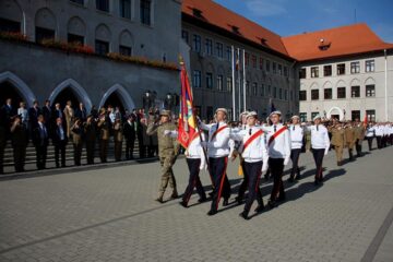 Prima defilare în uniforma militară pentru cei 120 de boboci ai Colegiului Militar din Câmpulung