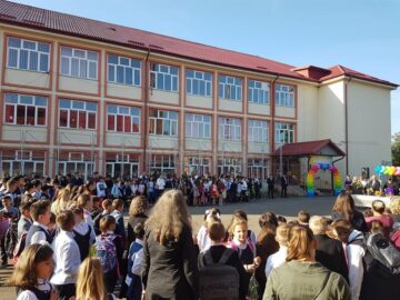 Ion Lungu a participat la deschiderea anului școlar în 16 unități de învățământ, din toate cartierele Sucevei