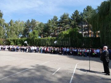 Ion Lungu a participat la deschiderea anului școlar în 16 unități de învățământ, din toate cartierele Sucevei