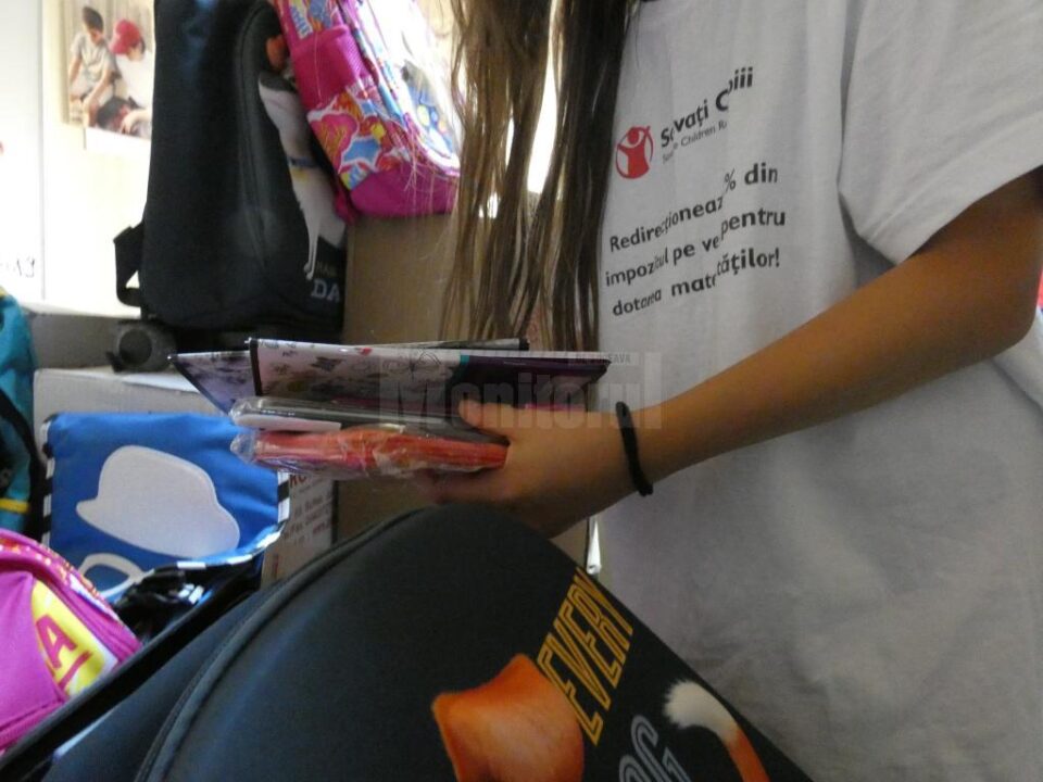 Peste 200 de copii nevoiași vor începe noul an școlar cu ghiozdane și rechizite donate de Alexandria Librării către Salvați Copiii România