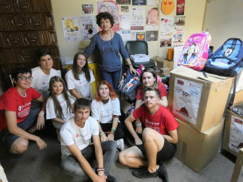 Peste 200 de copii nevoiași vor începe noul an școlar cu ghiozdane și rechizite donate de Alexandria Librării către Salvați Copiii România