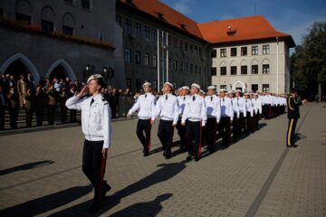 Prima defilare în uniforma militară pentru cei 120 de boboci ai Colegiului Militar din Câmpulung