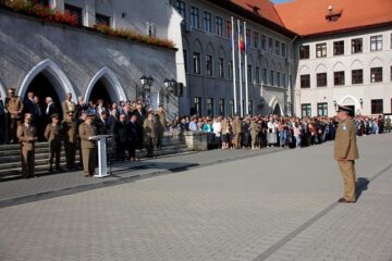 Prima defilare în uniforma militară pentru cei 120 de boboci ai Colegiului Militar din Câmpulung
