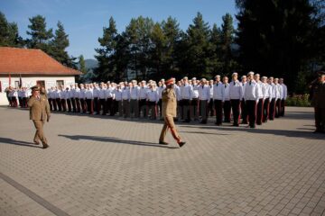 Prima defilare în uniforma militară pentru cei 120 de boboci ai Colegiului Militar din Câmpulung