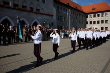 Prima defilare în uniforma militară pentru cei 120 de boboci ai Colegiului Militar din Câmpulung