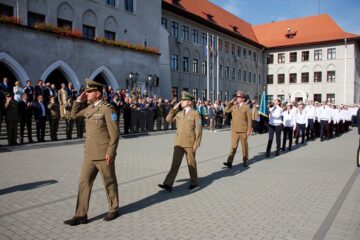Prima defilare în uniforma militară pentru cei 120 de boboci ai Colegiului Militar din Câmpulung