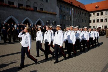 Prima defilare în uniforma militară pentru cei 120 de boboci ai Colegiului Militar din Câmpulung