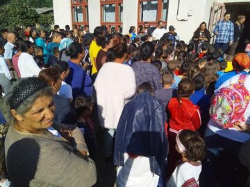 Început de an școlar la Gulia. Elevii sunt relocați la Săndeni până la finalizarea reabilitării școlii din sat