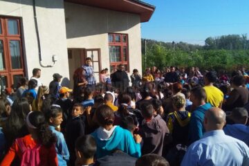 Elevii de la Gulia au început școala la Săndeni