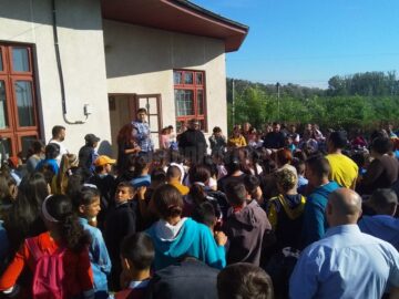 Elevii de la Gulia au început școala la Săndeni
