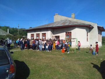 Început de an școlar la Gulia. Elevii sunt relocați la Săndeni până la finalizarea reabilitării școlii din sat