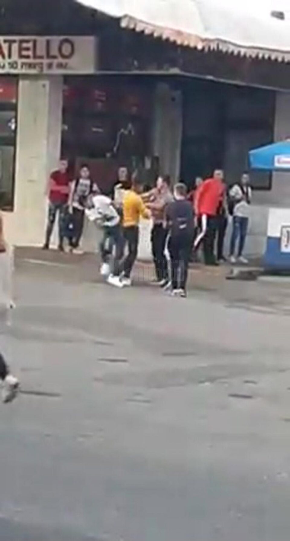 Șase tineri au fost implicați în altercație