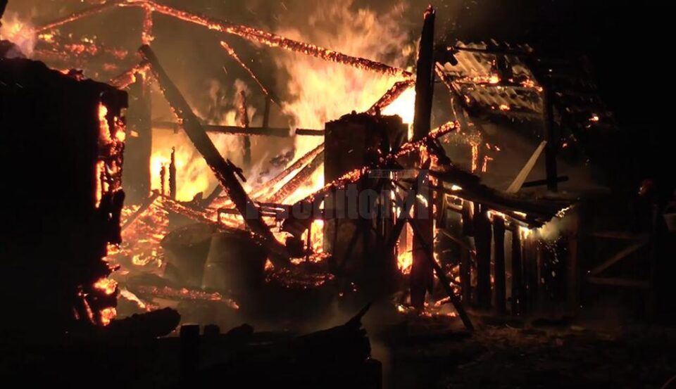 Pagube de 150.000 de lei, în urma unui incendiu într-o gospodărie din comuna Baia