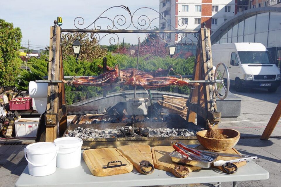 Sucevenii sunt invitați să guste din deliciile culinare pregătite de producătorii din Bucovina