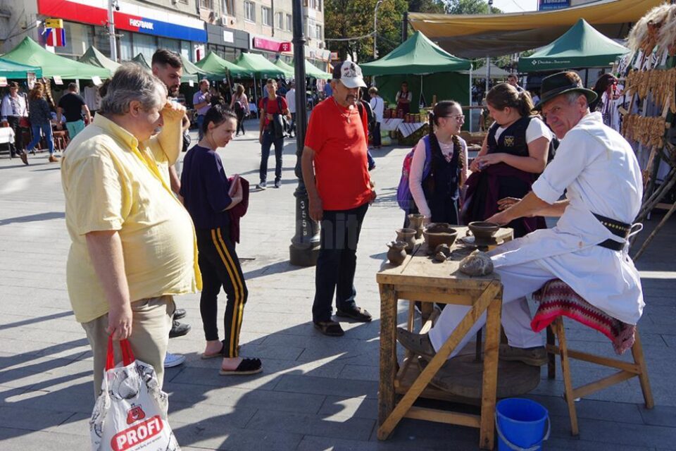 Meșterii populari sunt prezenți și la ediția de anul acesta a Târgului de toamnă