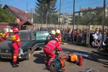 Pompierii militari și-au marcat ziua cu un ceremonial solemn și cu exerciții pentru public