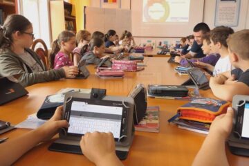 Elevii școlii din Putna învață matematică și informatică într-un laborator digital complet echipat
