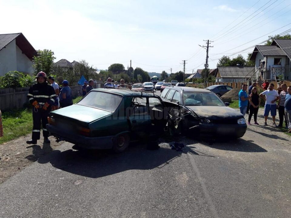Accidentul s-a petrecut după ce șoferul Daciei a pătruns pe contrasens