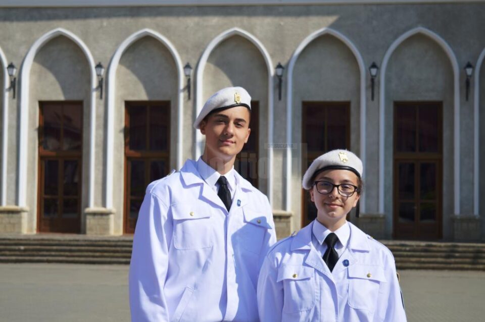 Elev Andrei Andriese și elev Teodora Țăran