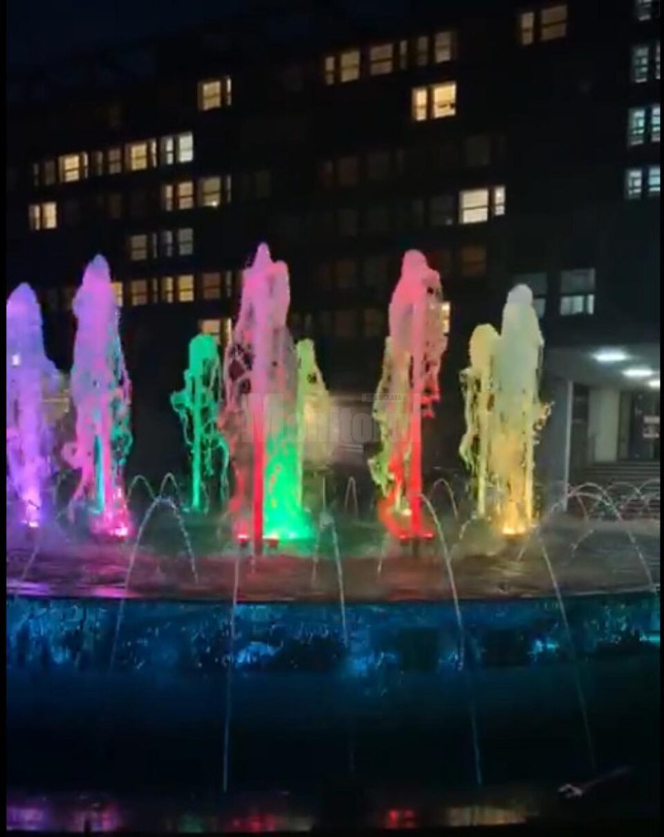 Fantana muzicala din curtea Spitalului Judetean Suceava