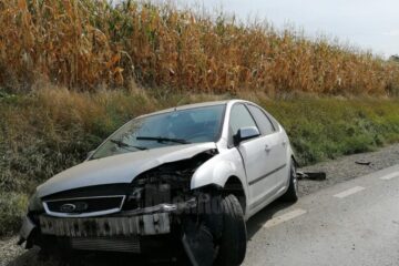 Fiind sub influența alcoolului, șoferul a pierdut controlul mașinii și a intrat într-o cioată