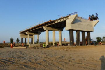 Pasajul peste sosea și calea ferată de la ieșirea spre Gălănești, aflat aproape de finalizare