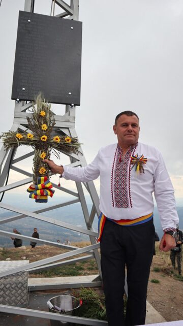 De Înălțarea Sfintei Cruci, pelerinaj pe vârful Oușorul