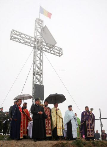 De Înălțarea Sfintei Cruci, pelerinaj pe vârful Oușorul