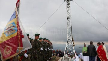 De Înălțarea Sfintei Cruci, pelerinaj pe vârful Oușorul