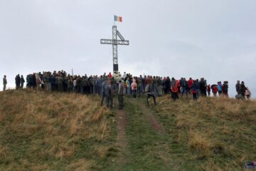 De Înălțarea Sfintei Cruci, pelerinaj pe vârful Oușorul