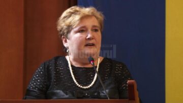 Cei 20 de elevi cu 10 pe linie la examenele naționale au fost premiați cu diplome și bani