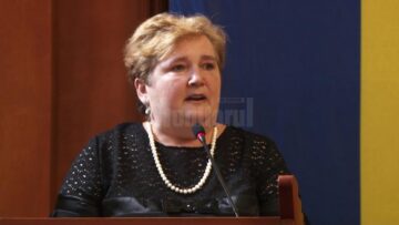 Recunoștință și performanță. Elevii cu 10 la examenele naționale au fost premiați cu diplome și bani